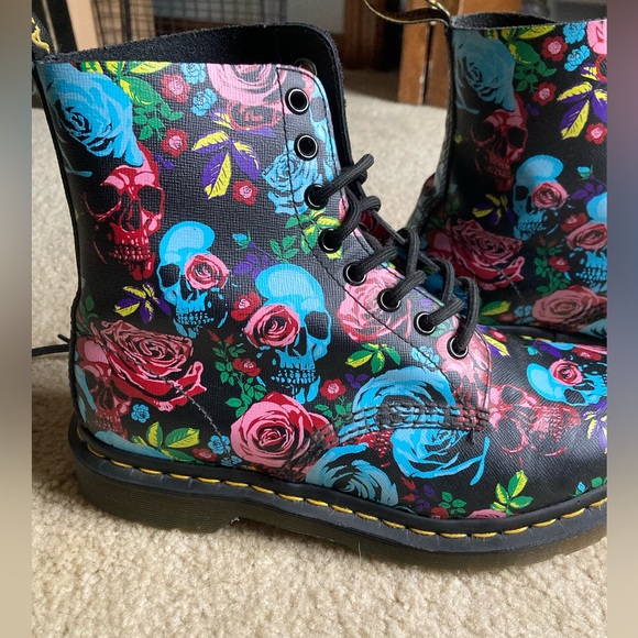 Floral skull Doc Martens (NEW) - Picture 3 of 3